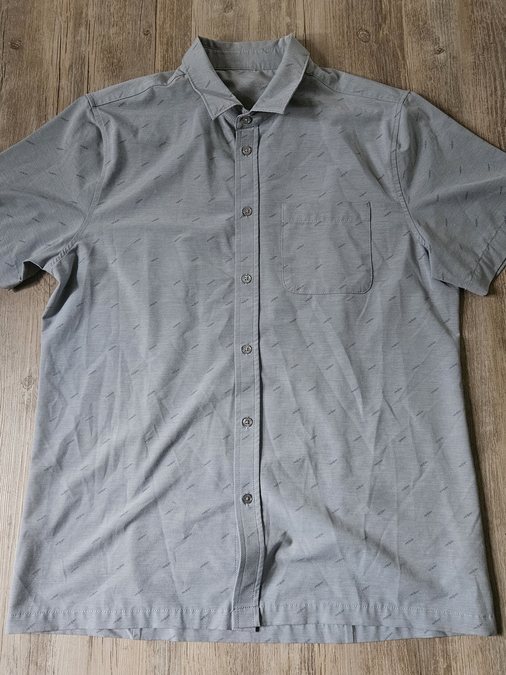 Vuori Men's Light Blue Short Sleeve Patterned Bridge Button-Up Shirt Large
